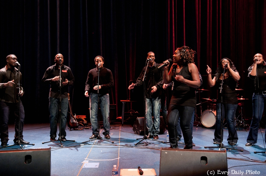 Evry Daily Photo - Telethon Evry 2010 - Concert Evry University Gospel - large - 5243351065.jpg